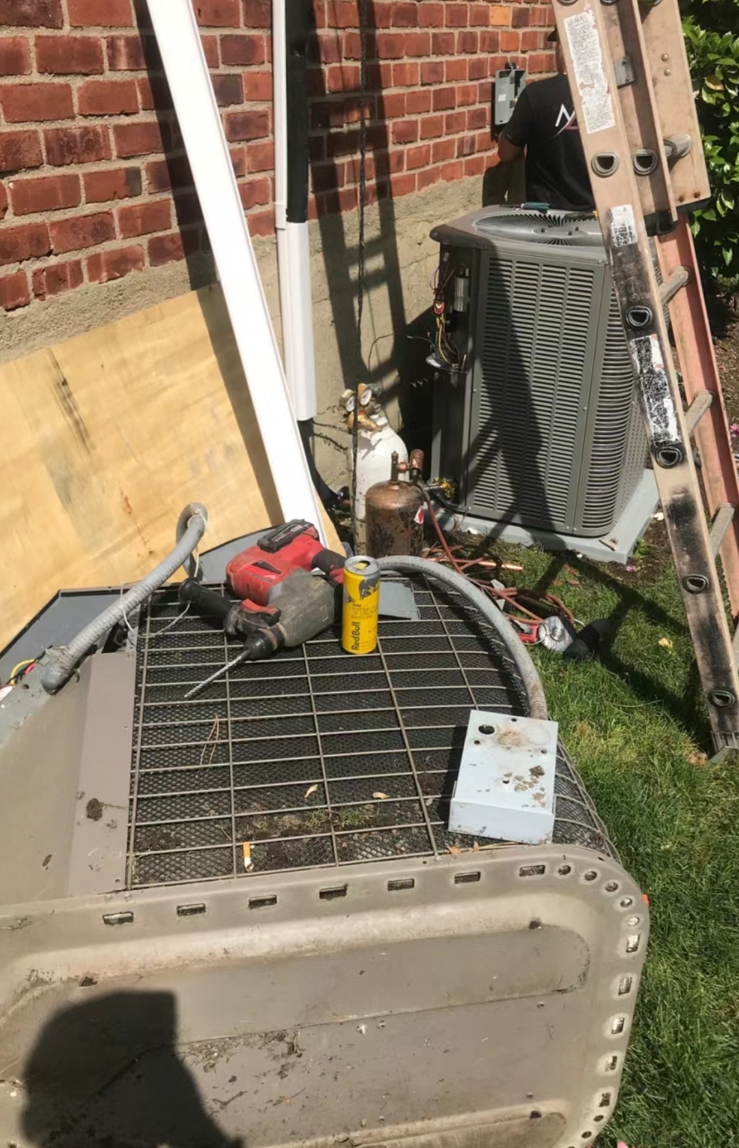 空调拆装,空调移机,空调清洗,空调加氟,中央空调维修,家用柜机清洗,风