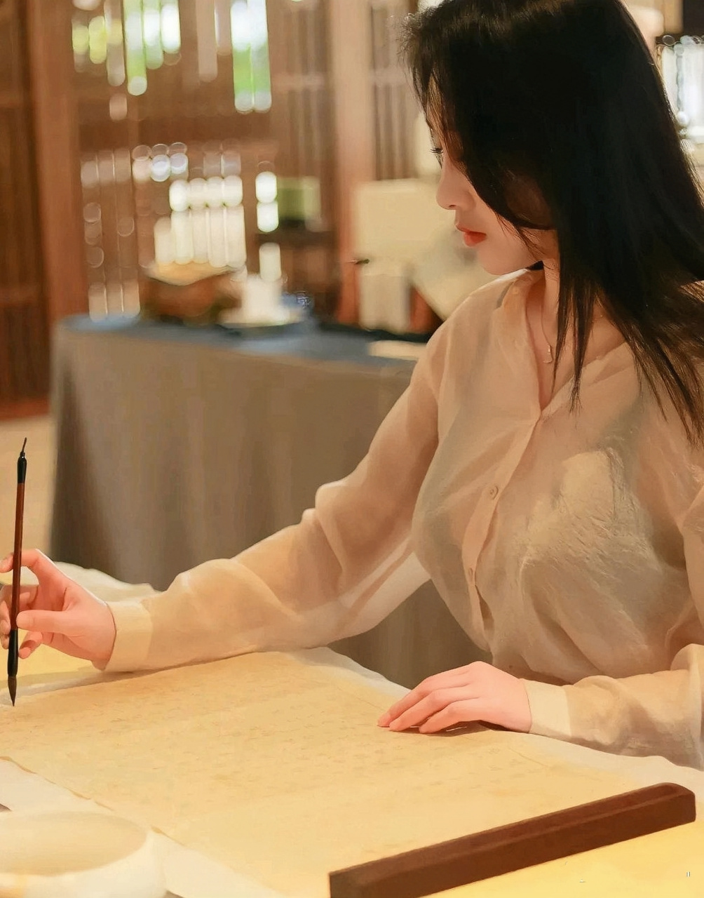 七绝【难觅】  浅醉临屏小令填,行间字里忆当年.