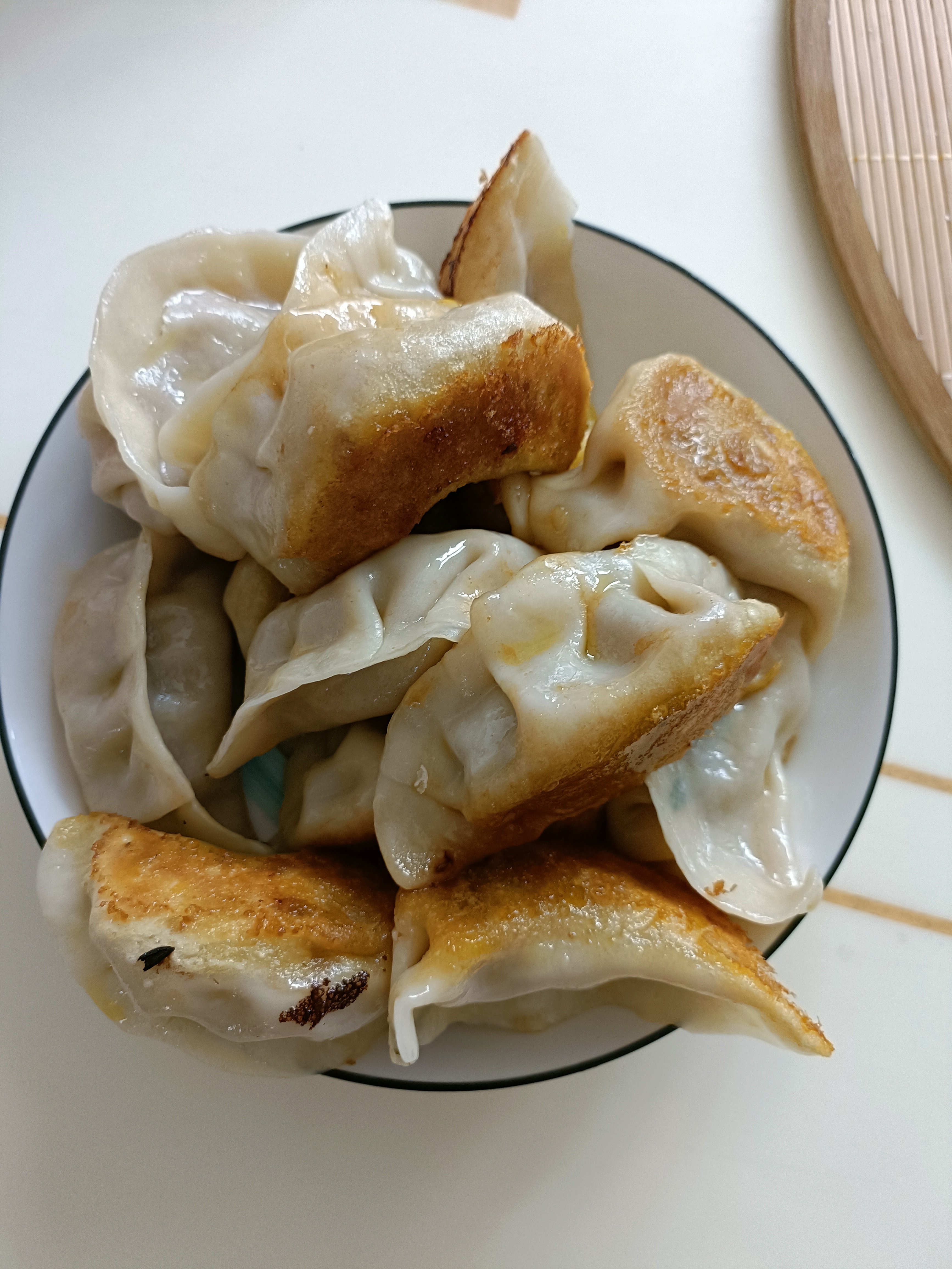 今天终于尝试了香菜馅饺子,果然名不虚传,口感鲜美,让人回味无穷!