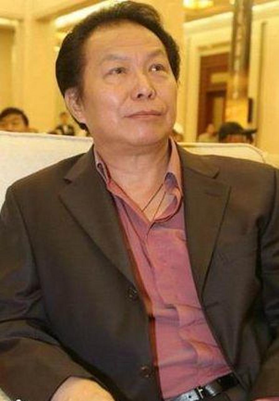 根据张钰说法,黄健中多次暗示她玩俄罗斯方块,可以换演出机会,但她
