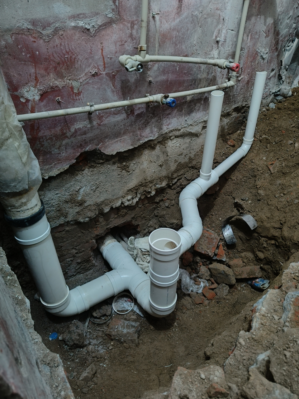 郑州金水区老房装修改造,一楼卫生间下水管道改造…[给力]