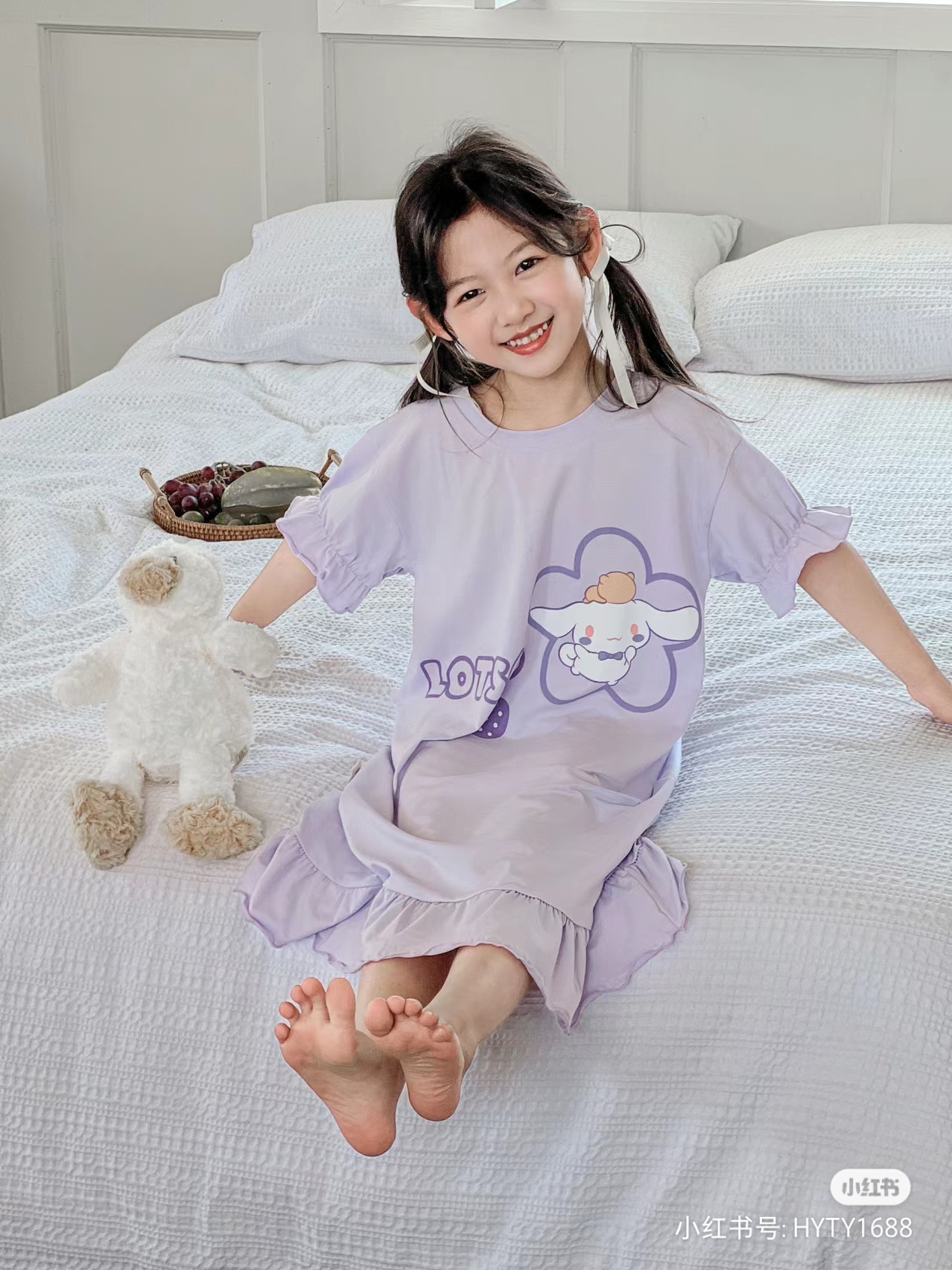 可爱的裸脚小女孩美女!#云上春山踏青季