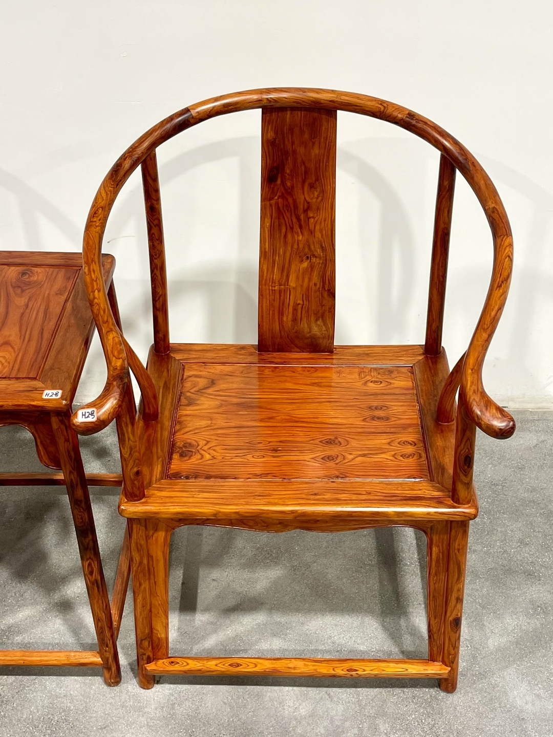 海南黄花梨圈椅三件套2号,爆满鬼脸纹理优美 非常难得 工艺精致 期待