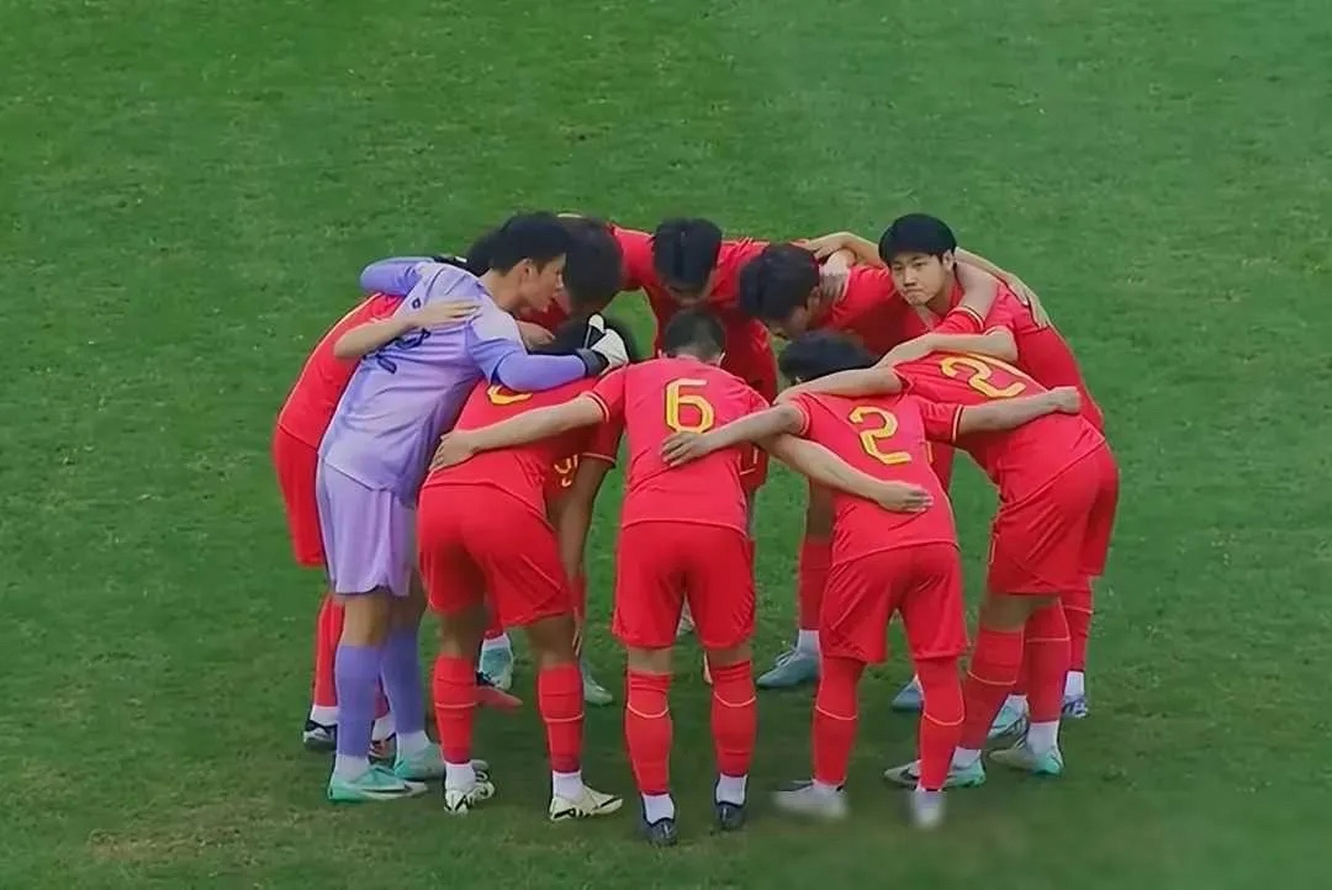 精彩瞬间回放！国内足球赛场激情澎湃