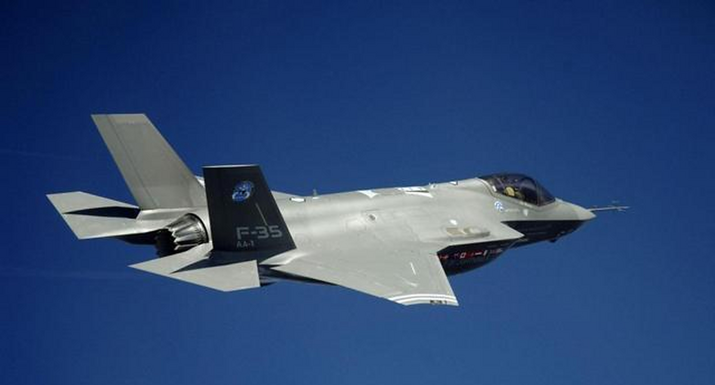 f35这种单发的战斗机上舰,其实美国海军是很不满意的.
