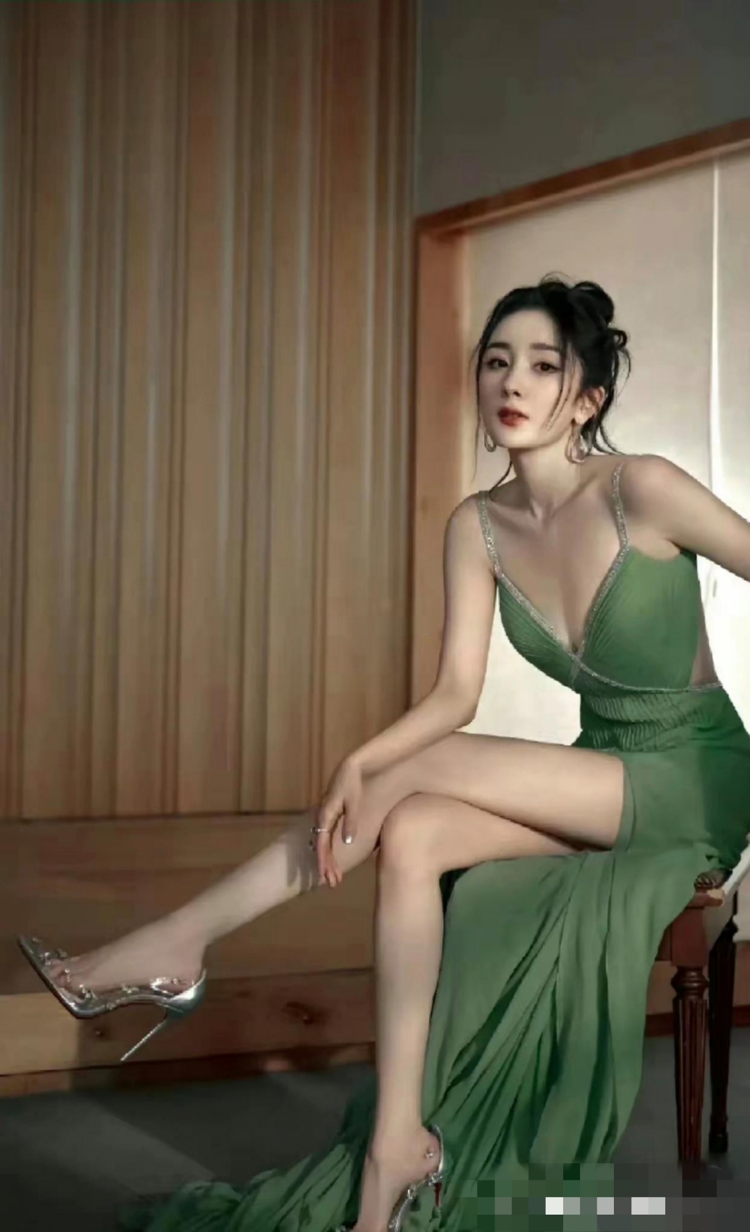 像她这样要身材有身材,要样貌有样貌,实在是太惊艳人了.