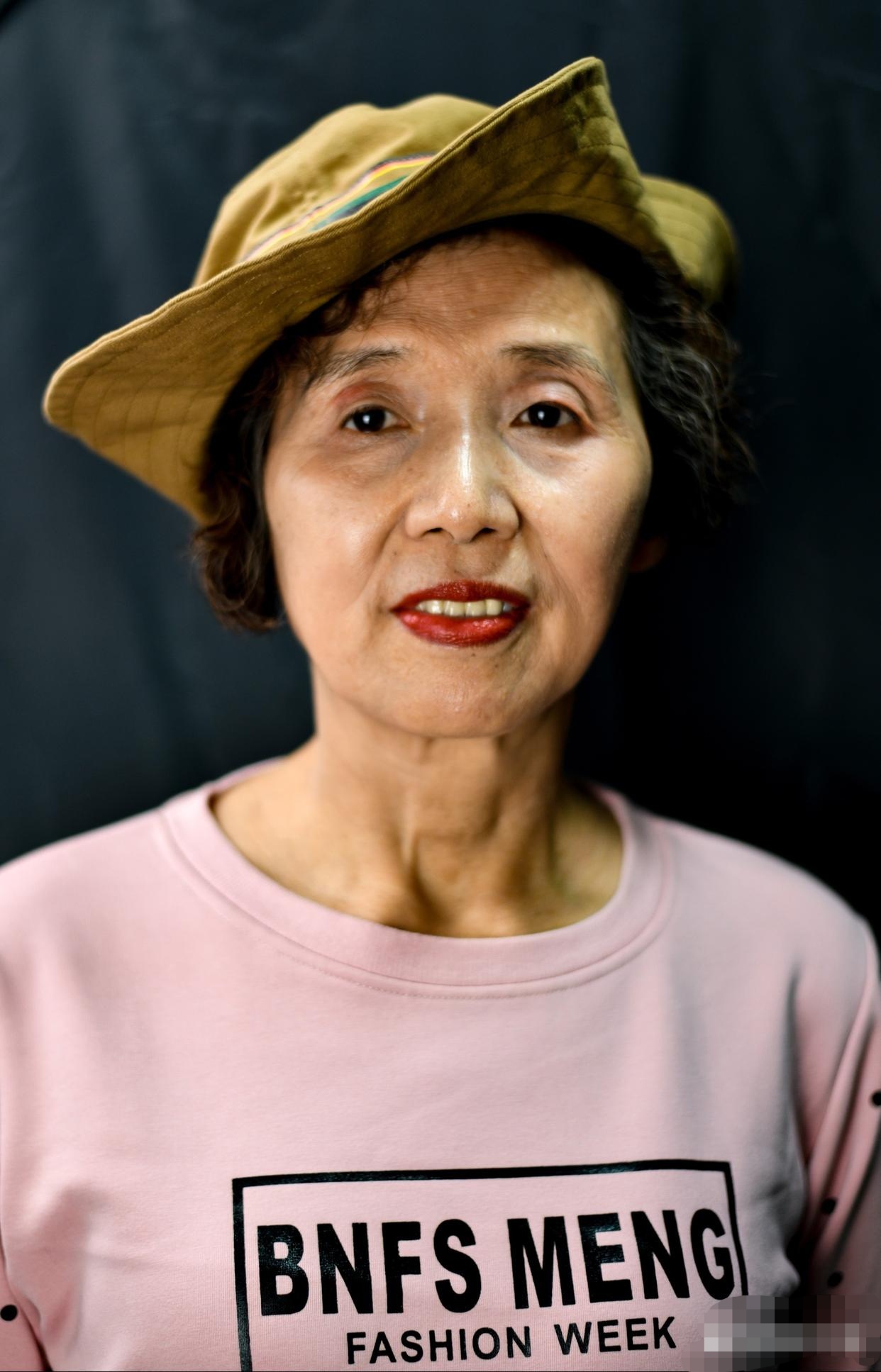 第二年,老伯购买一套商品房,房产证上写他一人的名字.