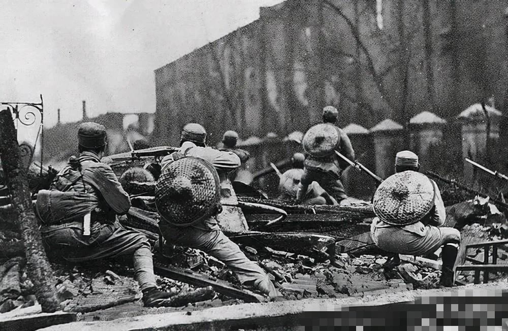 1935年1月,川军驻扎地的审讯室,抗战英雄牟永大满身血污走来.