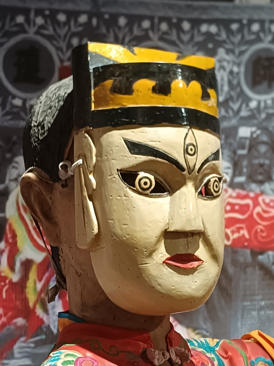 从川剧变脸,面具舞会到cosplay是反叛现实,拒绝平庸,个性张扬,自我