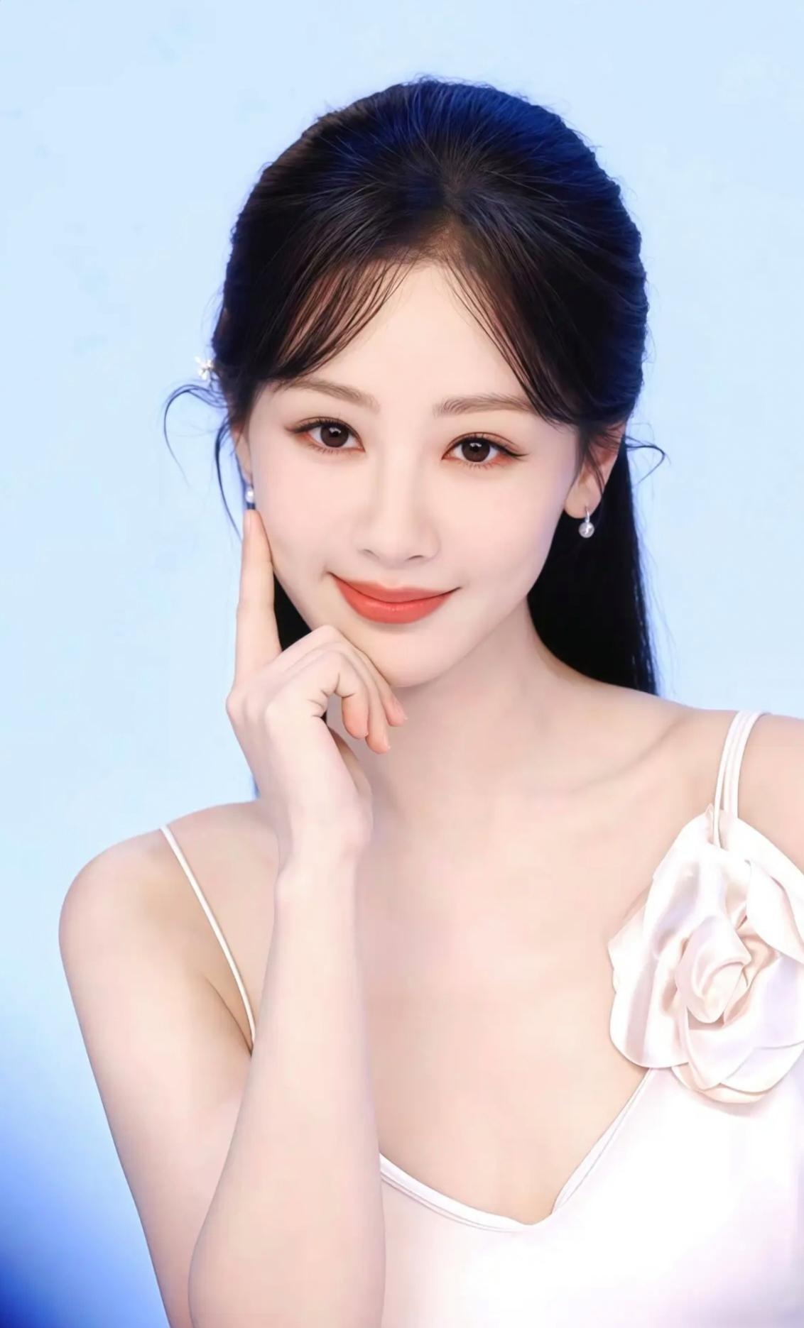 她说刘亦菲是仙气飘飘的明星相,而杨紫才是天生的演员胚子!