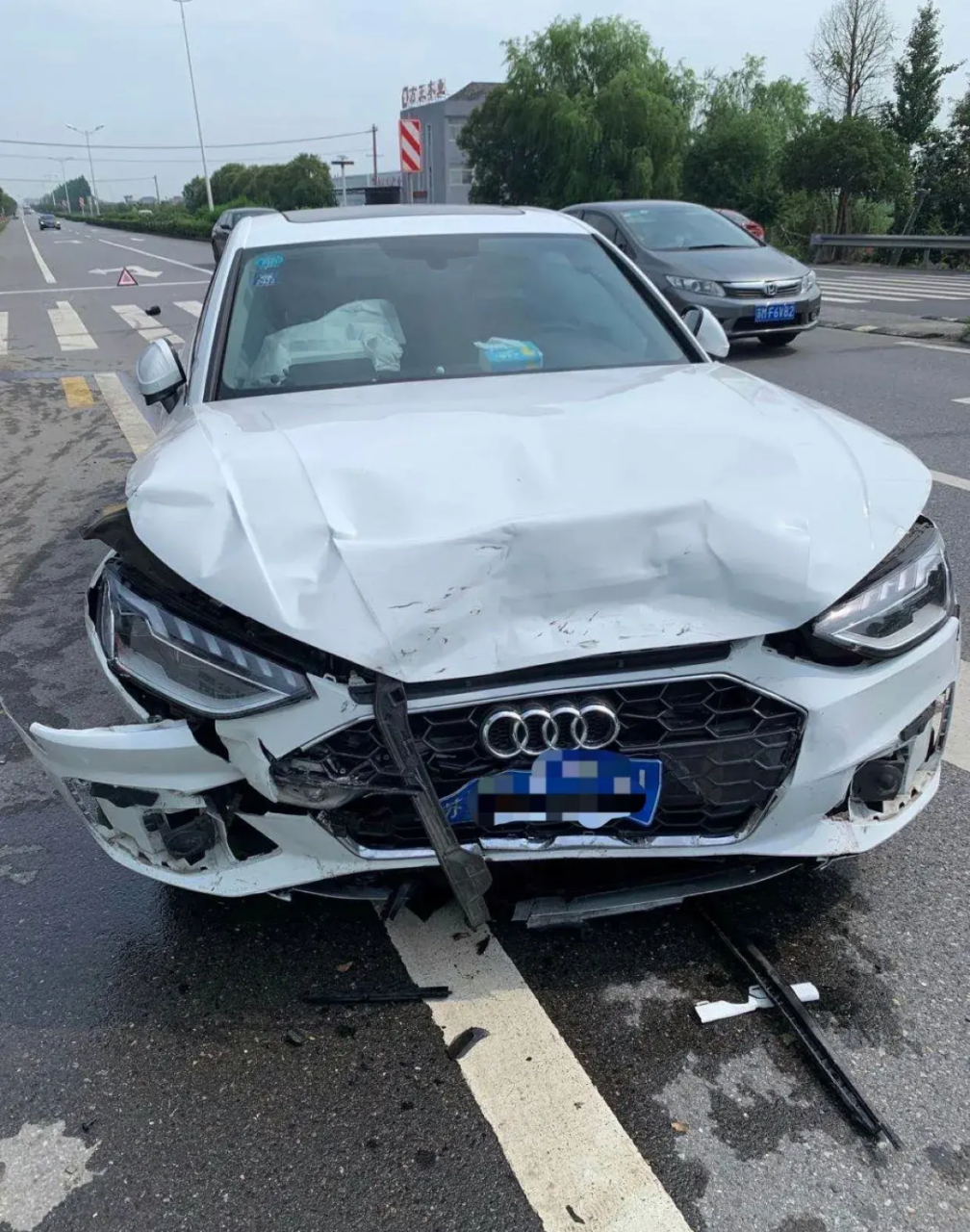 我2020年8月份买的奥迪a4l,一直开车都比较在乎,但是上周末的时候