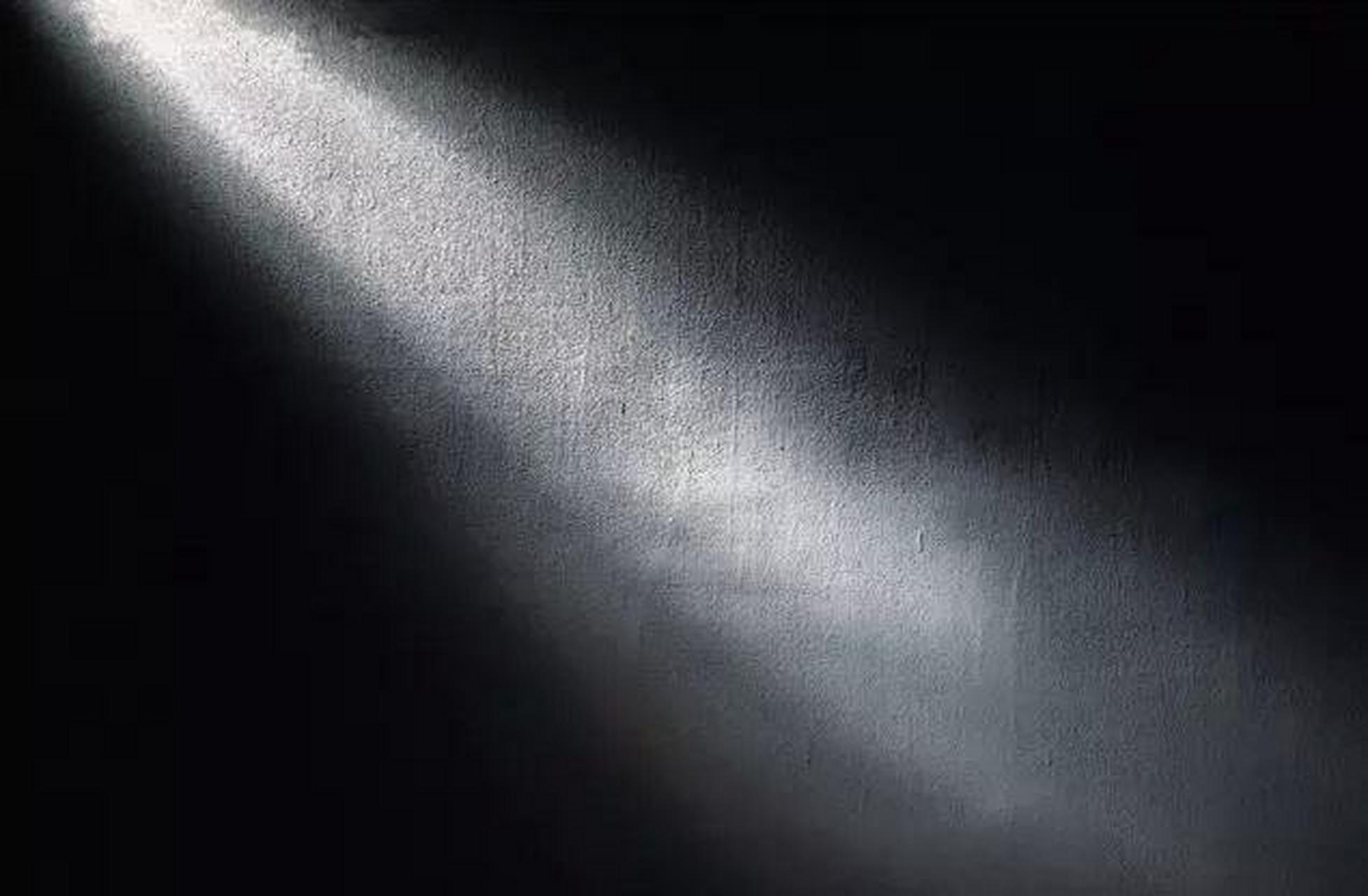 周重林:一束光照亮了屋子里的黑暗与罪恶,于是这束光便有了罪