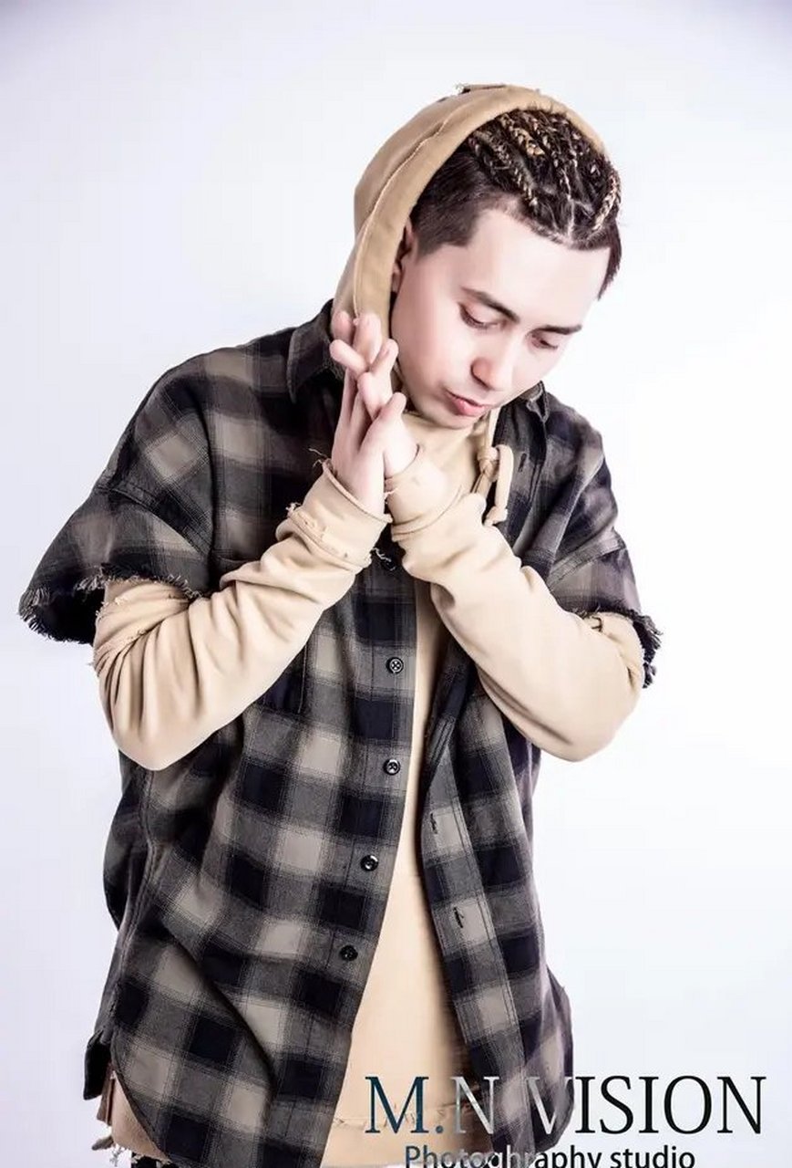 流行音乐# 文名:阿卜拉江·阿吾提,新丝路人气偶像,新生代流行歌手阿