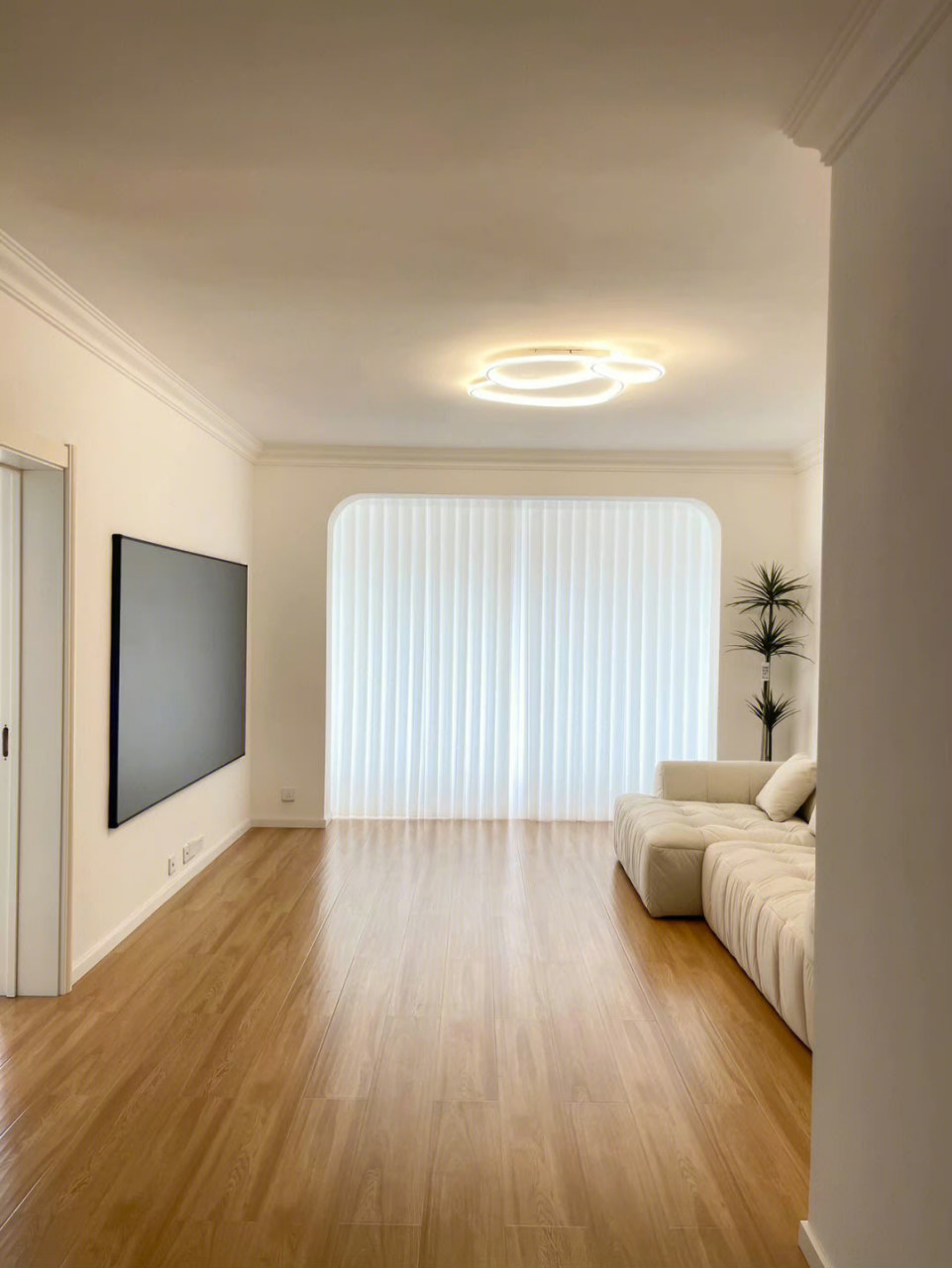 家徒四壁风的装修风格你喜欢吗?主打极简…  #极简# #装修# #生活