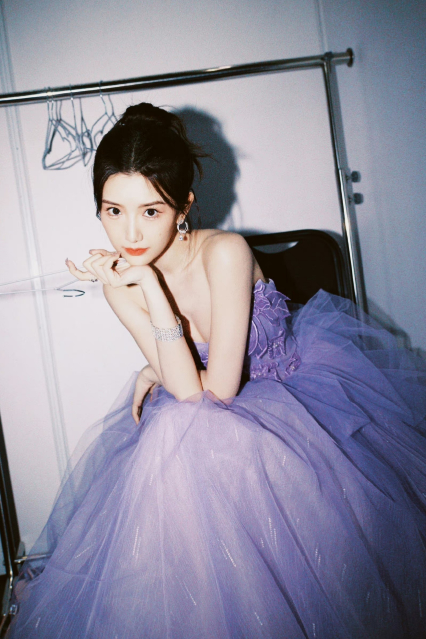 毛毛彤的这组紫色礼服裙真是太美了太好看#毛晓彤