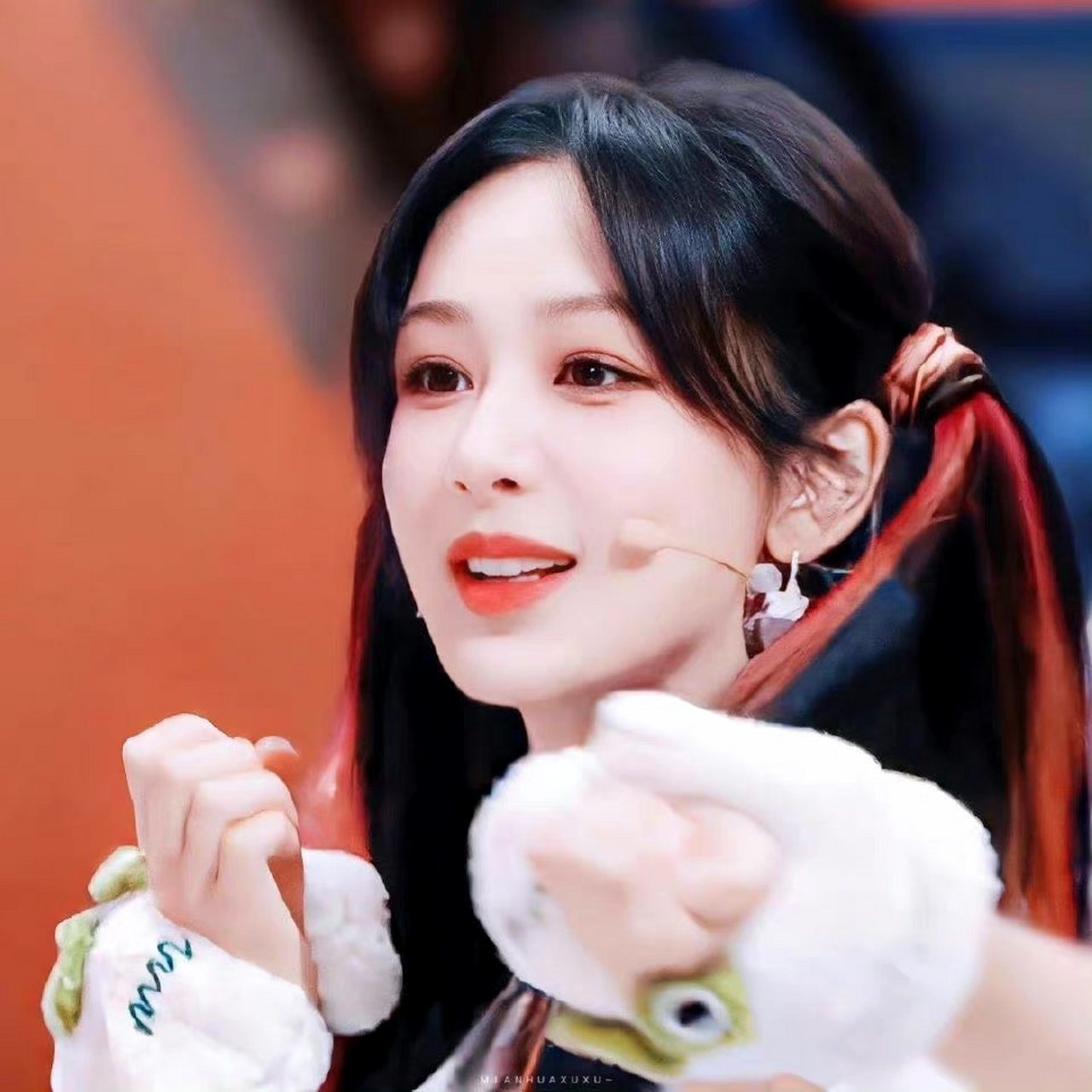 杨紫挑染双马尾# 不管啥发型都喜爱你[比心]