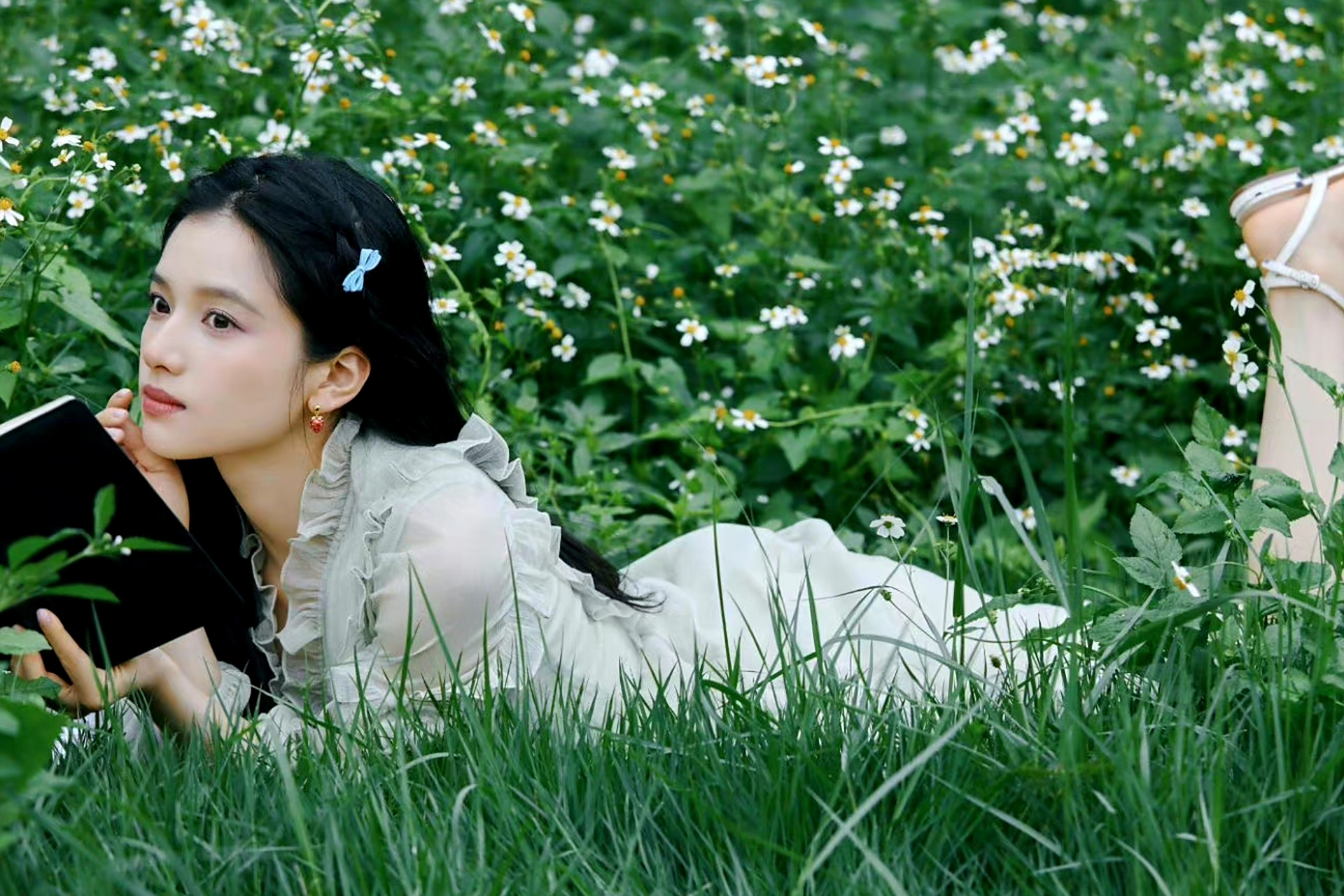 陈坤晒照为张婧仪庆生#祝 仔仔生日快乐吧