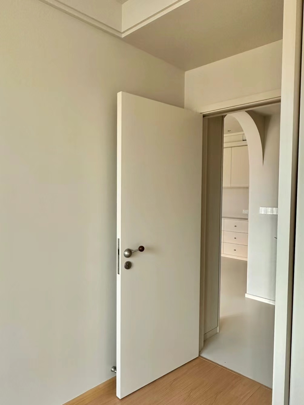 聚通30周年庆#奶油风的装修,房门选什么颜色?