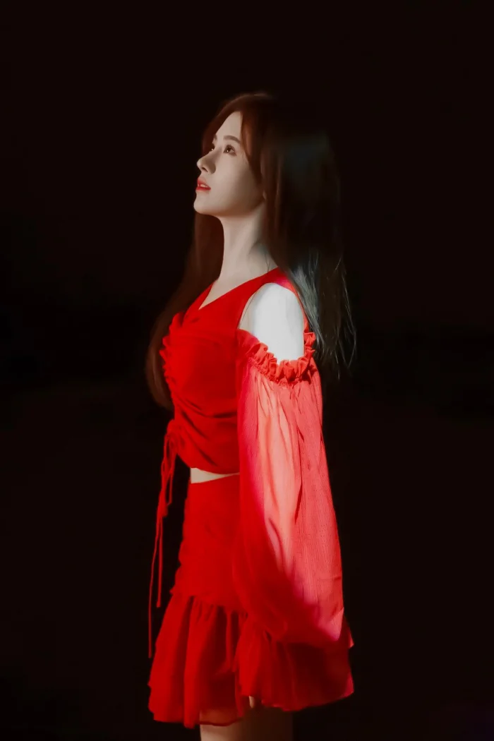 鞠婧祎的腰有多细?穿红短裙还要绑两根腰带,比a4腰还要小#鞠婧祎