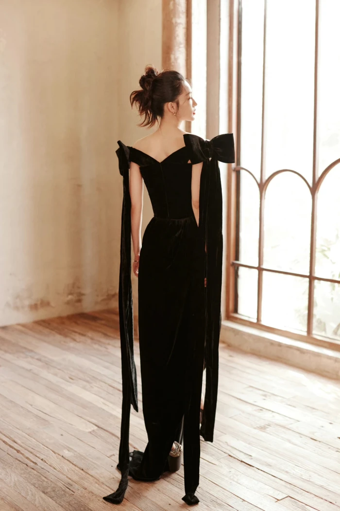 "高玉足美腿,肌肤雪白",李沁确实漂亮,她也算娱乐圈独特的存在了!