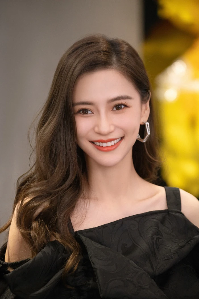 angelababy最近太爱"露腰装"!