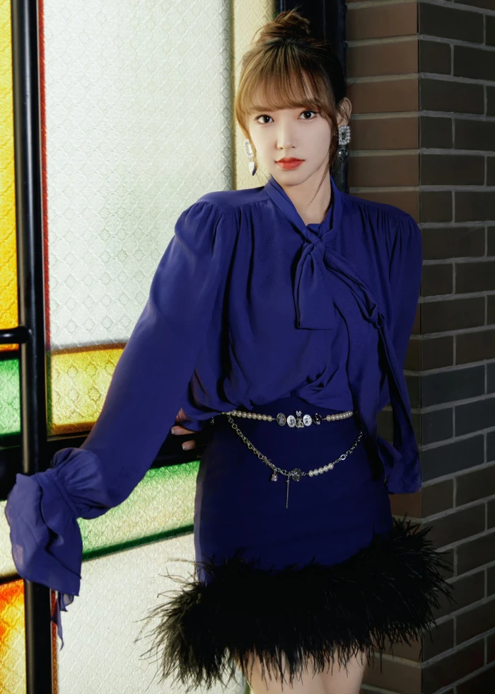 程潇蓝色毛边短裙#程潇