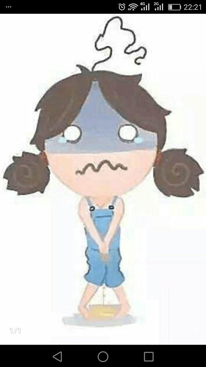 背带裤女孩尿裤子