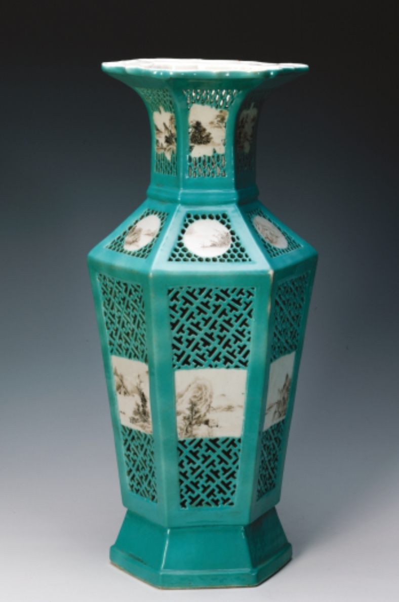 松石绿釉,亦称"秋葵绿釉",是一种瓷器釉色,松石绿釉因其色泽,质感都与