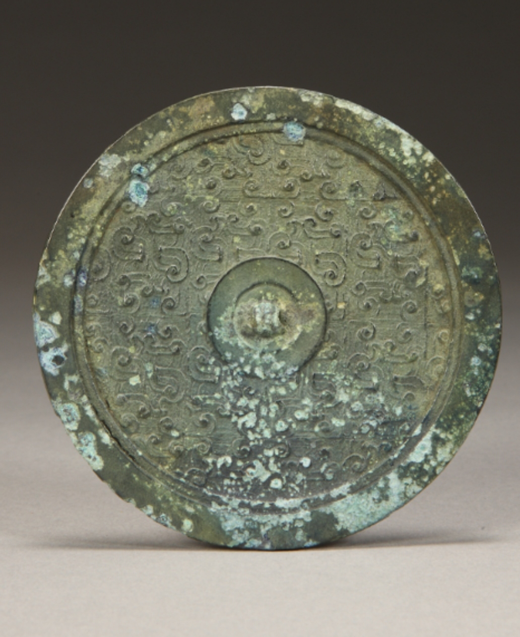 战国铜镜 真正具有实用功能的铜镜出现在战国时期,是在青铜器铸造过程