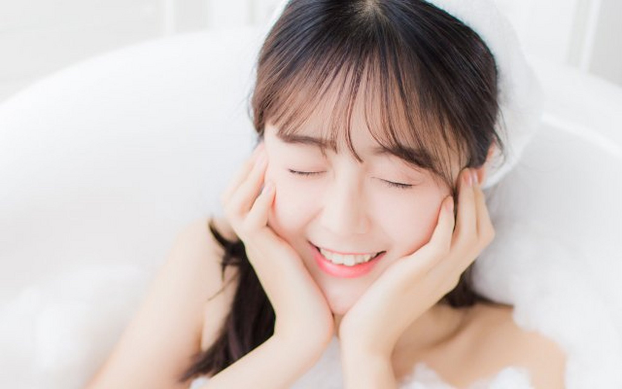 在席上大杀四方时,新人敬酒.表侄子对新娘说:来,这是咱表叔.