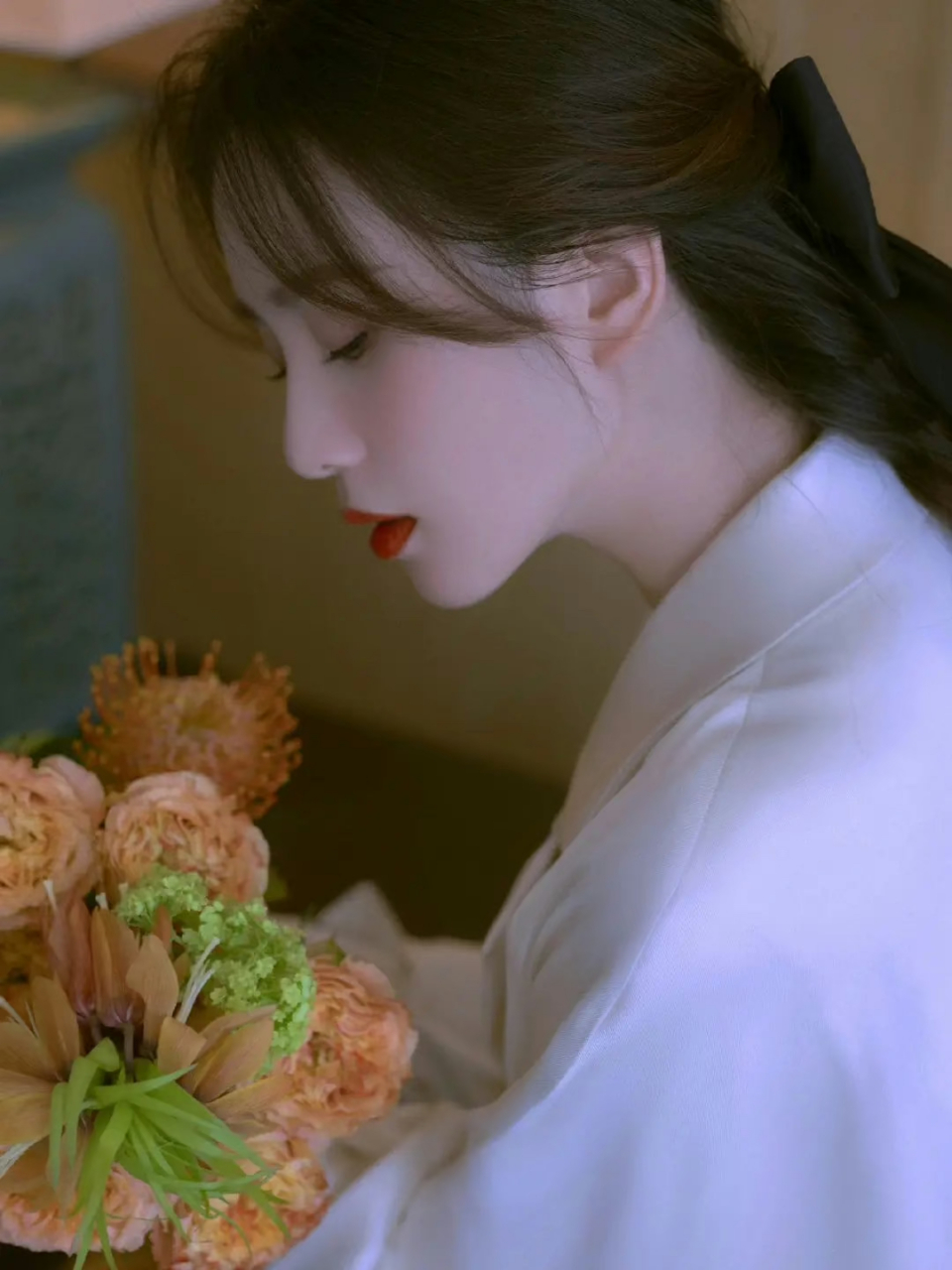 芳草萋萋,美人如斯 #刘诗诗写真# #娱乐课代表