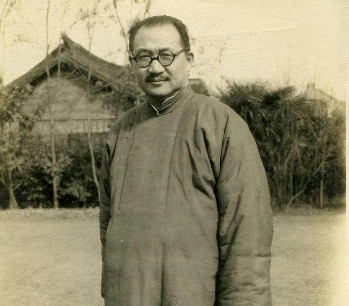 马寅初:计划生育之父,娶13岁小妾,2个老婆,生过8个娃,活到100岁.