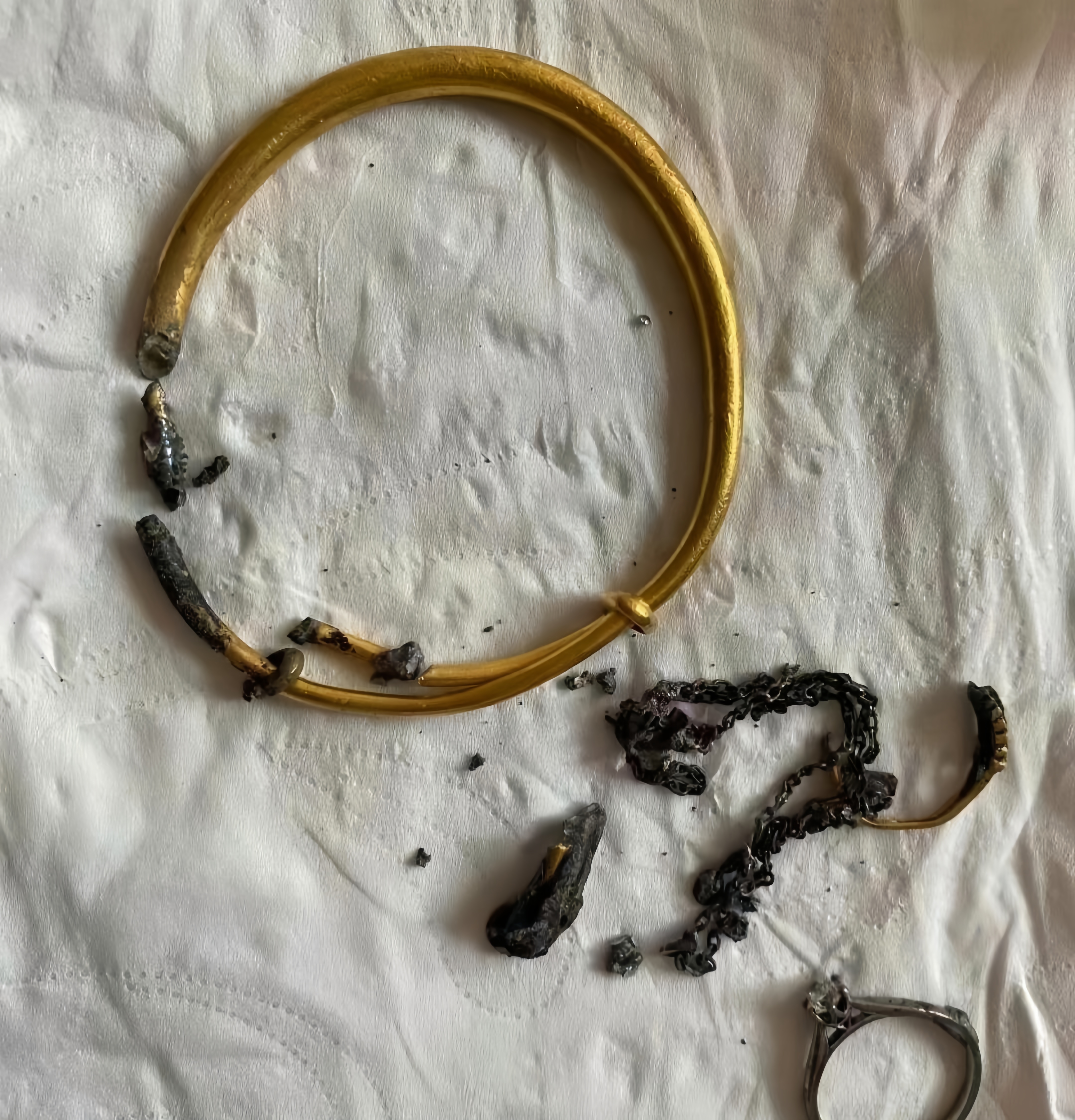 这是真的黄金还是假的啊?#动态连更挑战# #热点引擎计划