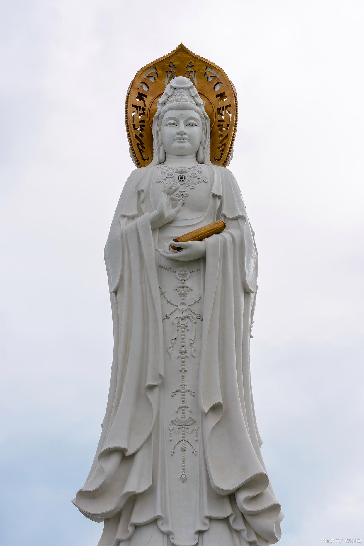 据传说,观音菩萨本名阿娑德罗,早年是个印度王子的女儿,因为有慈悲心