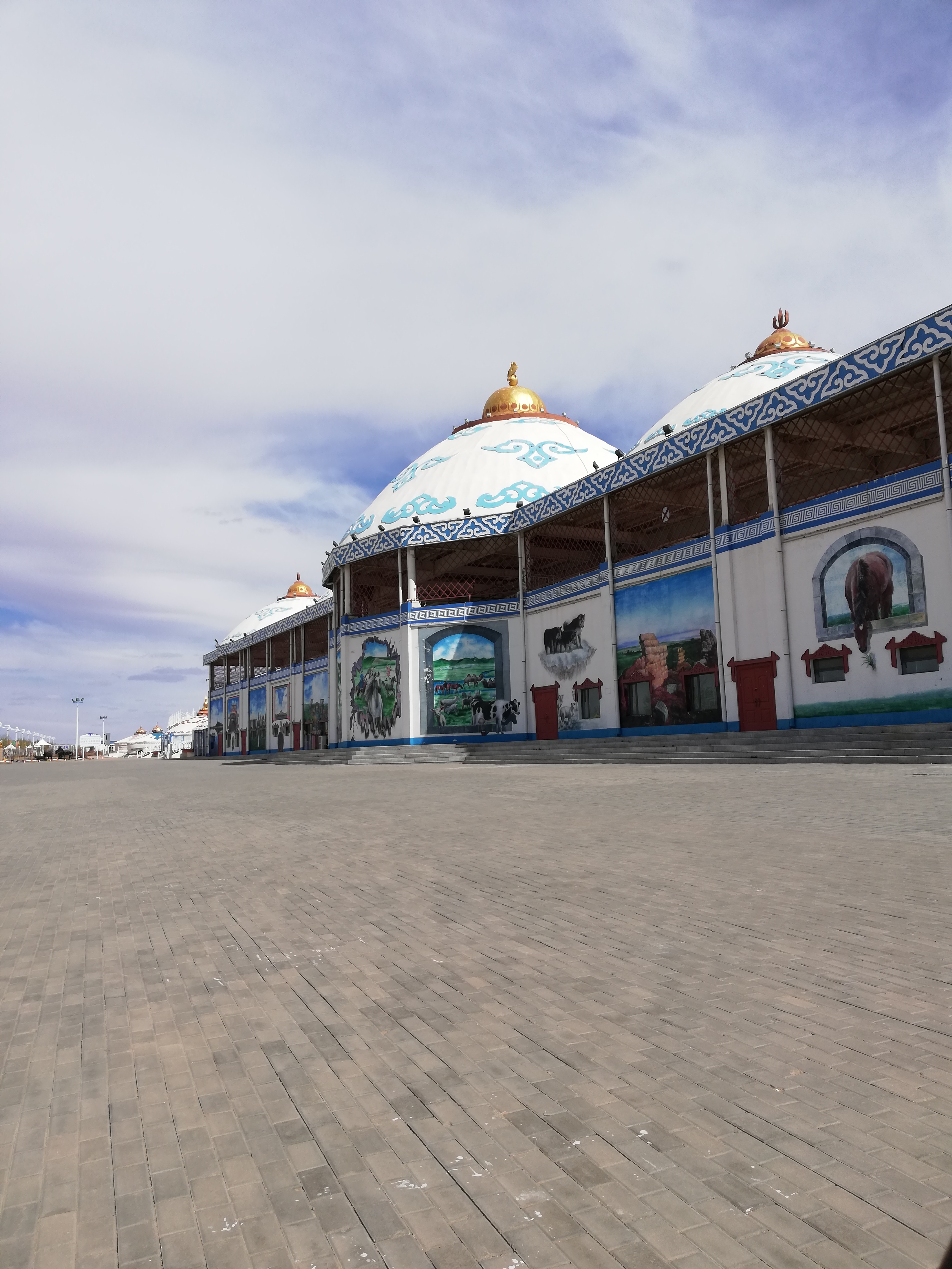 位于内蒙古达尔罕茂明联合旗的百灵庙,我国少数民族蒙古族人民曾经在