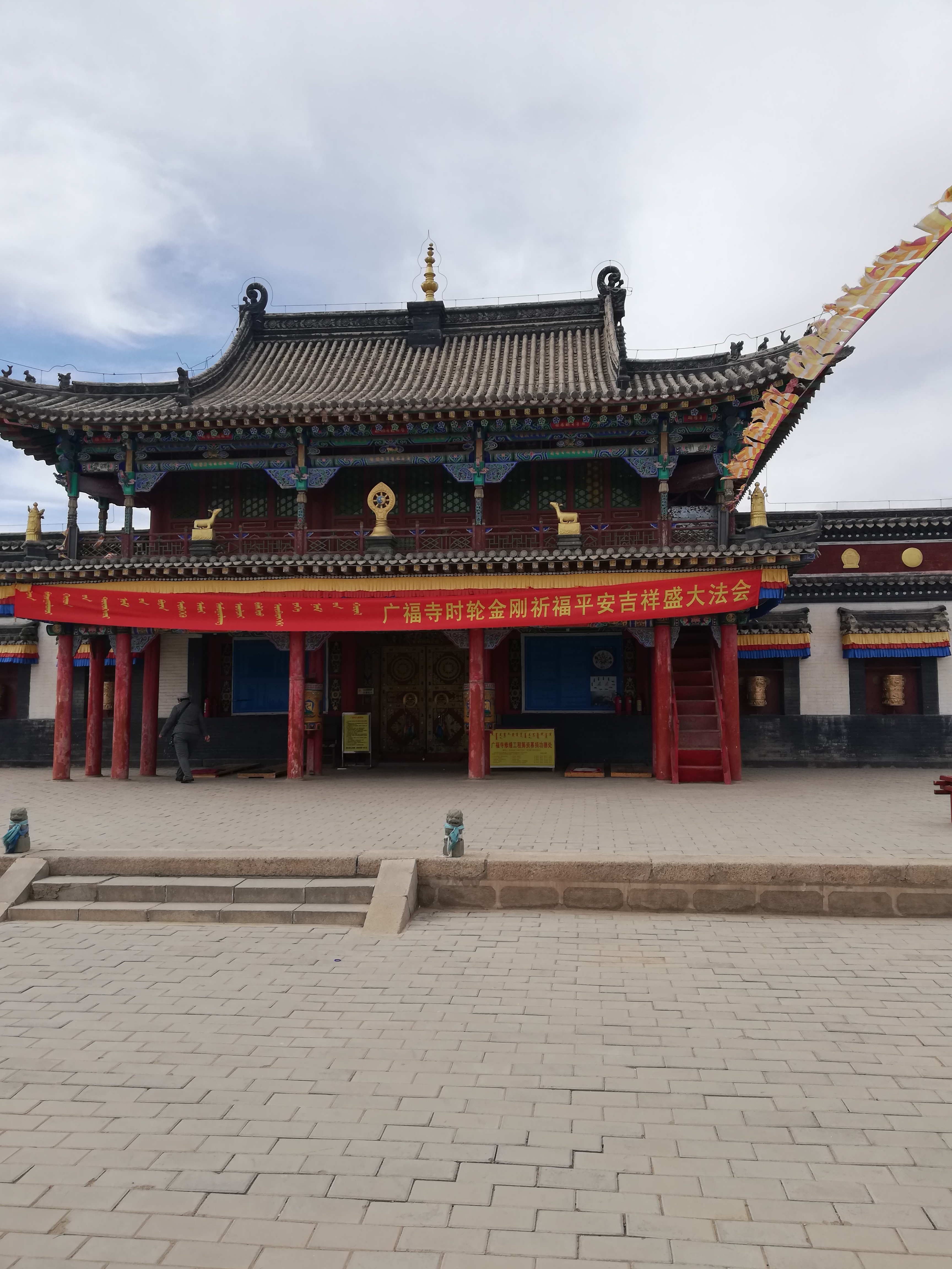 位于内蒙古达尔罕茂明联合旗的百灵庙,我国少数民族蒙古族人民曾经在