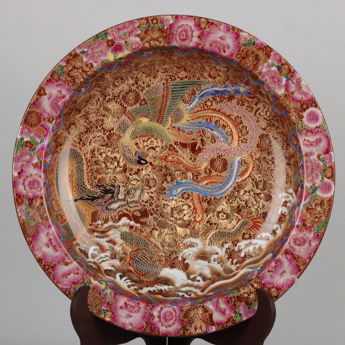 清乾隆 珐琅彩掐金丝龙凤呈祥万花纹赏盘 高宽:7.5*44cm