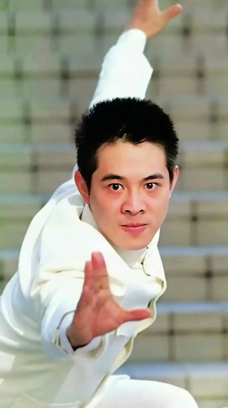 李连杰郁闷坏了,开账号3天被韦东奕抢风头 李连杰入驻短视频平台3天