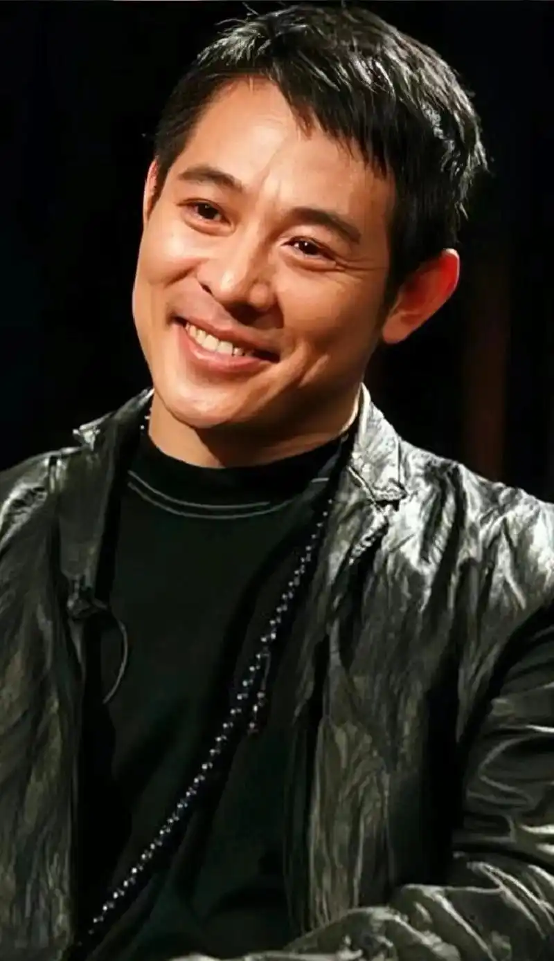 李连杰郁闷坏了,开账号3天被韦东奕抢风头 李连杰入驻短视频平台3天