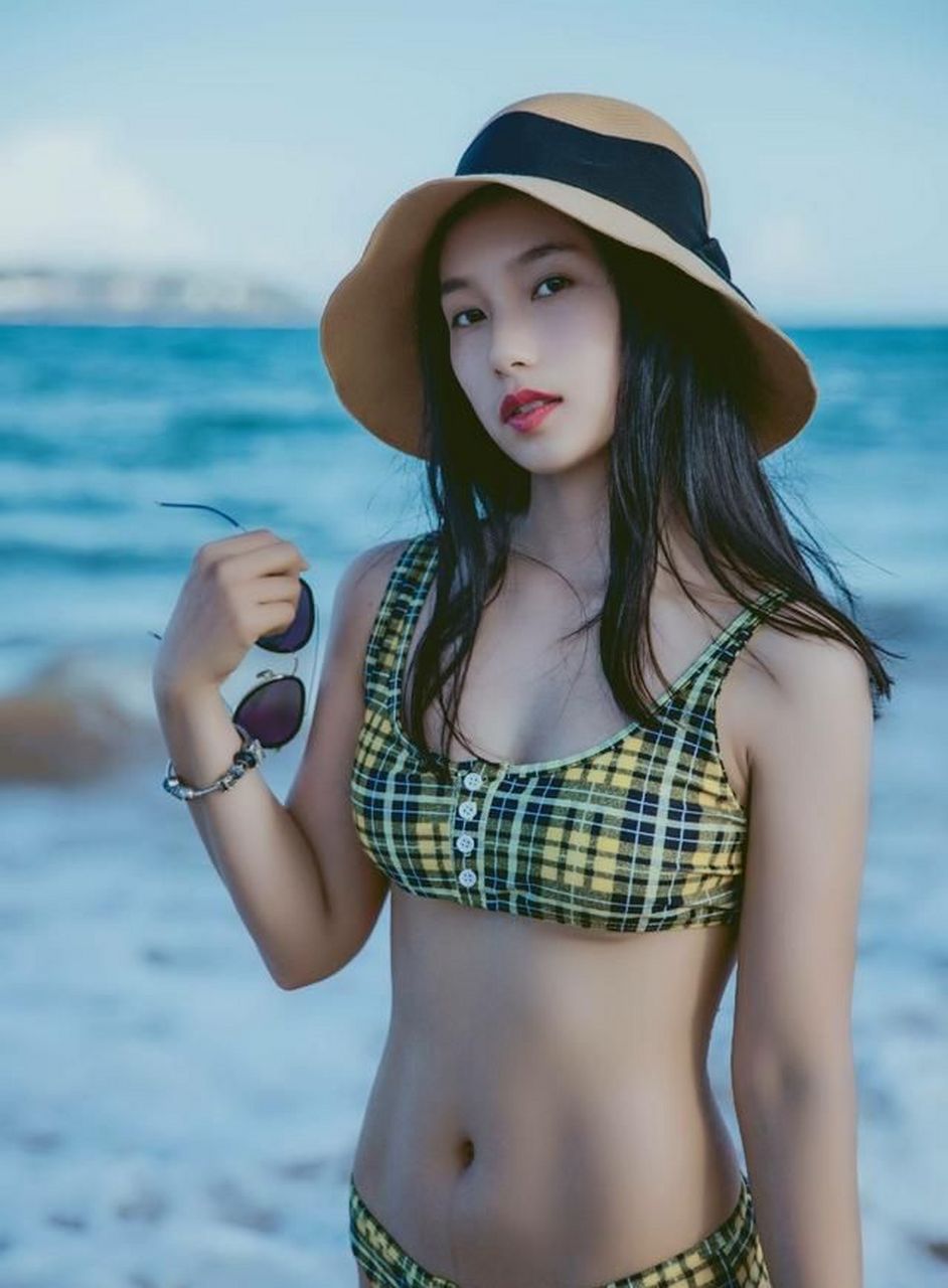 体育新鲜事# ufc首位中国举牌女郎王晶晶,95年出生于安徽,长相甜美