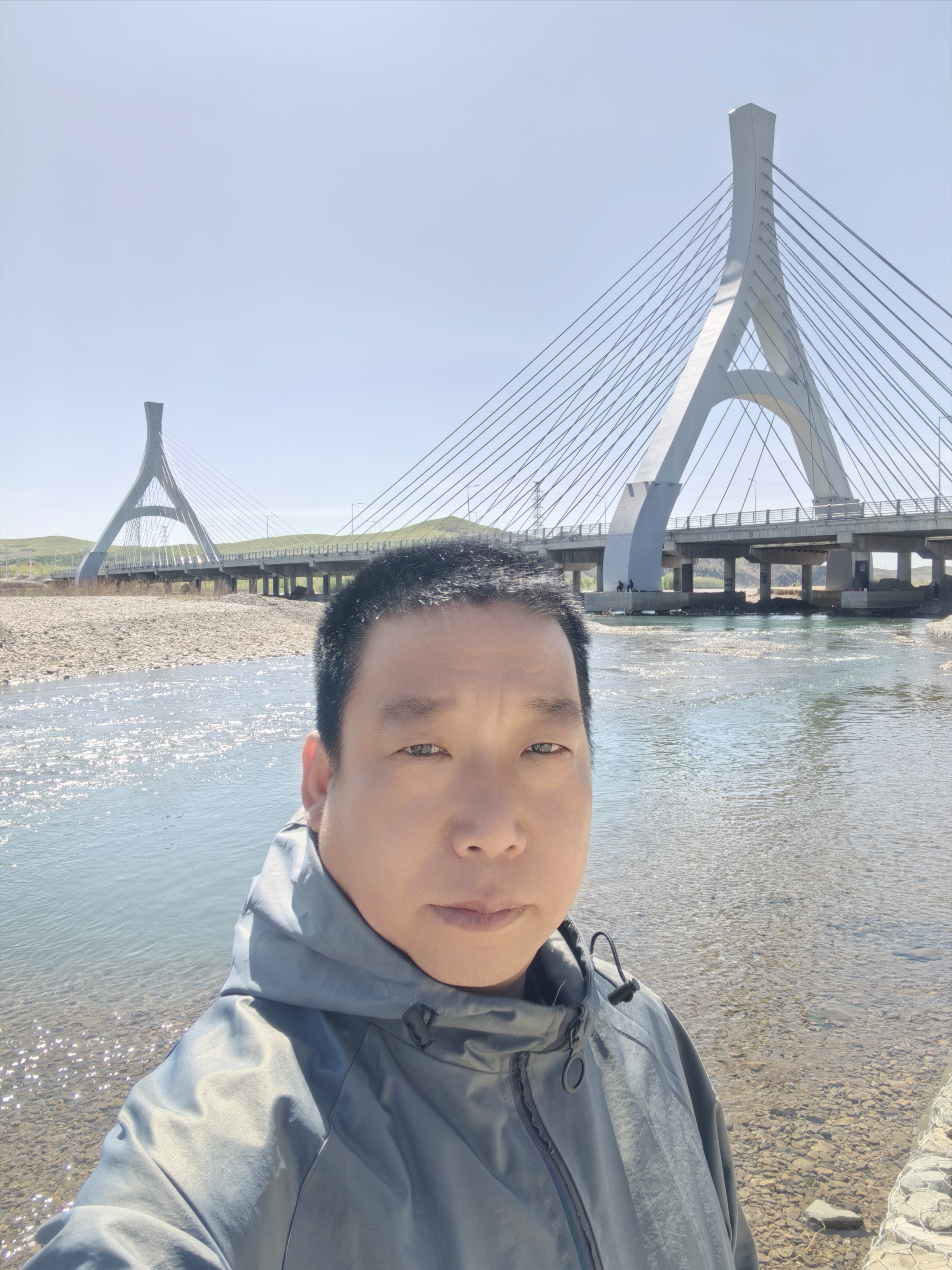 "斜拉桥之美,不仅在于其力与美的完美结合,更在于