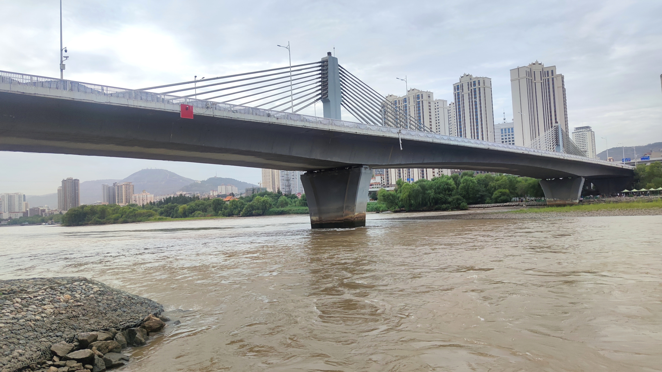 小西湖黄河大桥是109国道,212国道兰州市区的主要过境桥梁,位于兰州市