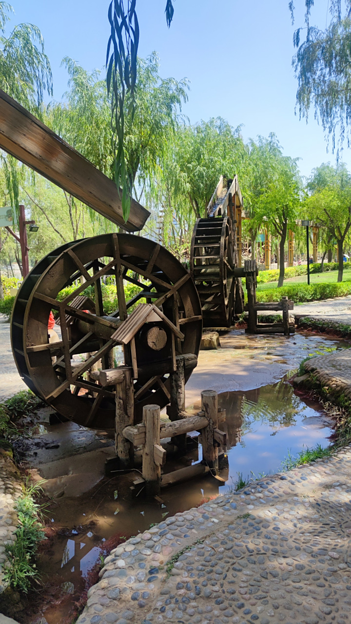 兰州水车,又名天车,翻车,老虎车.为明嘉靖年间进士段续根据南方的竹筒