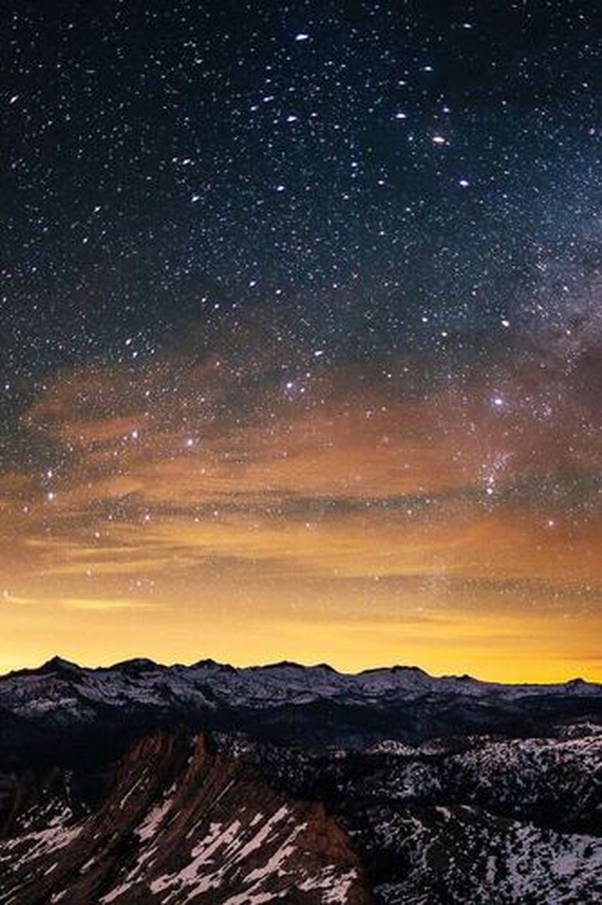站在山巅与日月星辰对话,潜游海底和江河湖海晤谈,和每一根树握手,和