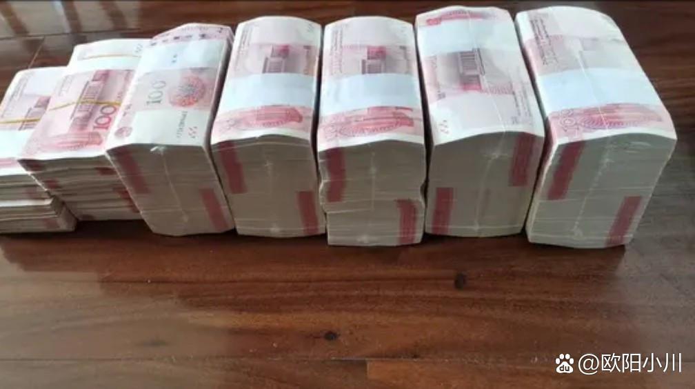 网友:昨天,朋友背着60万现金去银行存钱,点了半天,工作人员告诉朋友