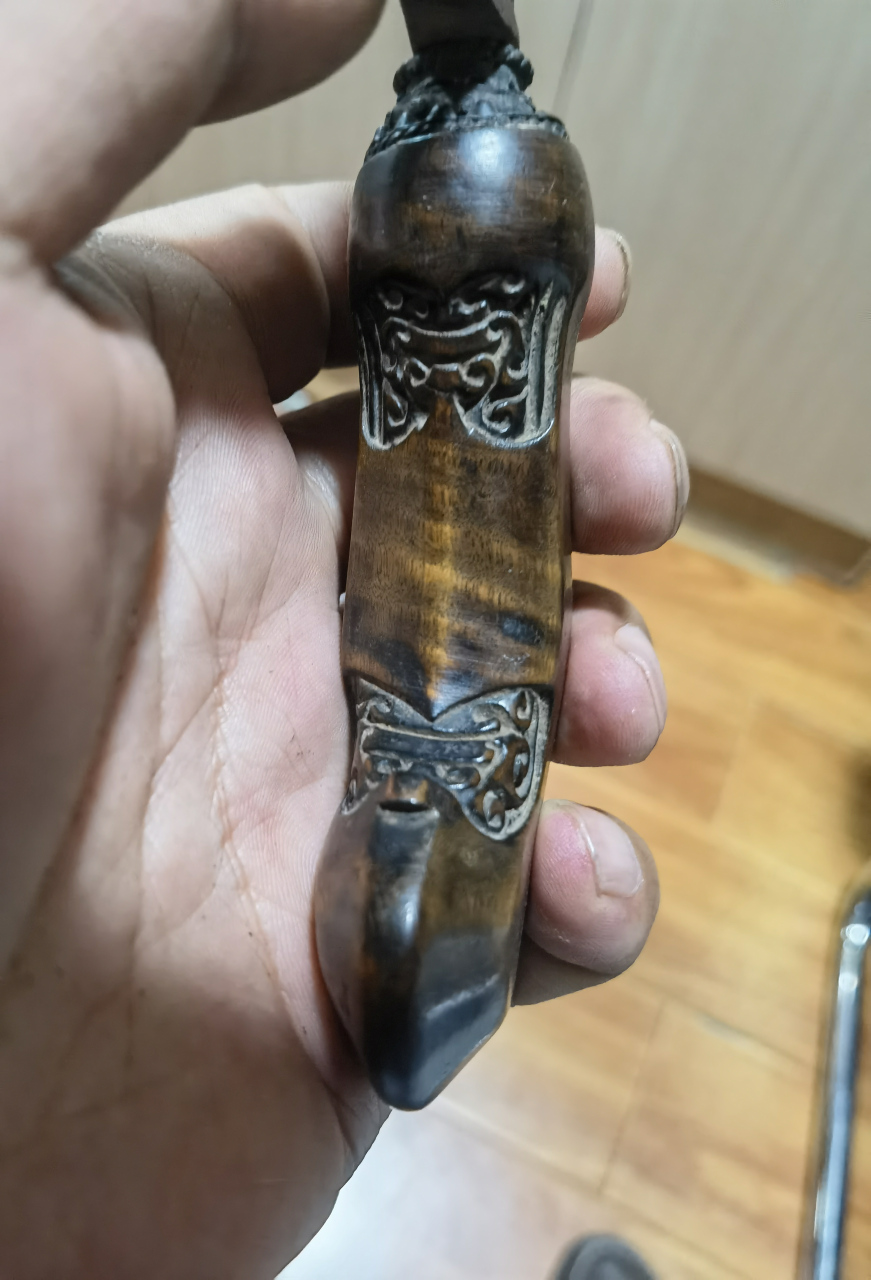 老的 马来剑……#文玩# #文玩圈# #天珠# #历史# #历史# #刀剑# #剑