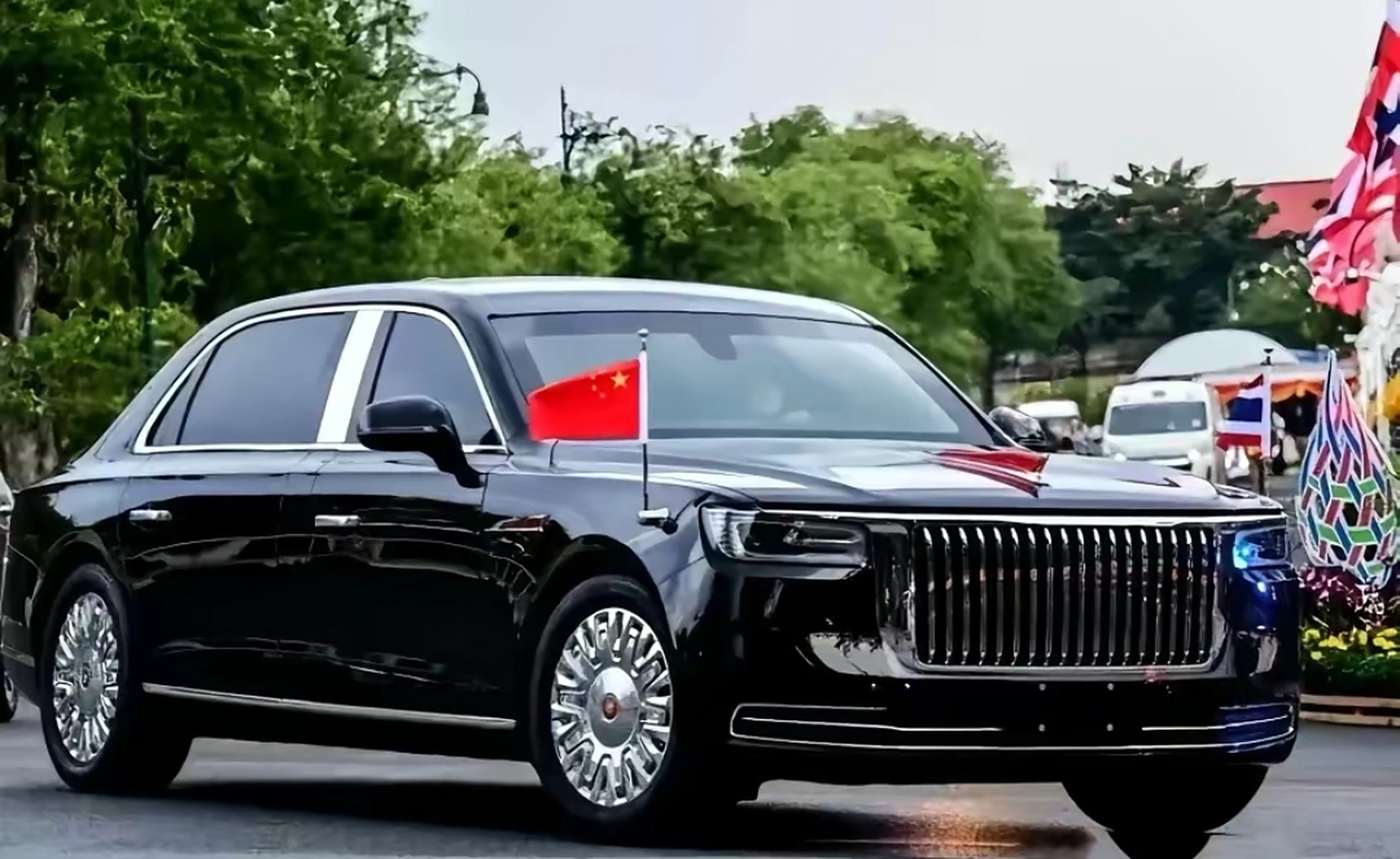 美国:我的座驾叫凯迪拉克,野兽 中国:我的座驾叫红旗n701 野兽:我有9.