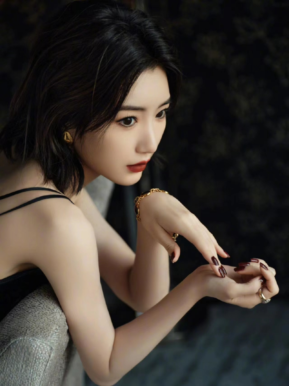 1,桃花坞不给任敏镜头,主要是因为个人没特色没节目效果,所以 才把大