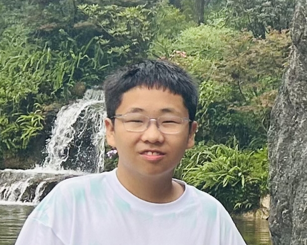 天生奸诈的崽子,跟他爹妈一样.