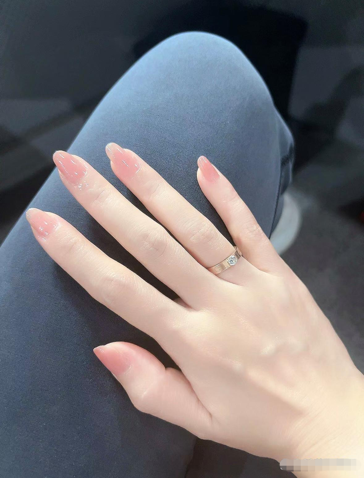 芊芊玉手,人见人爱